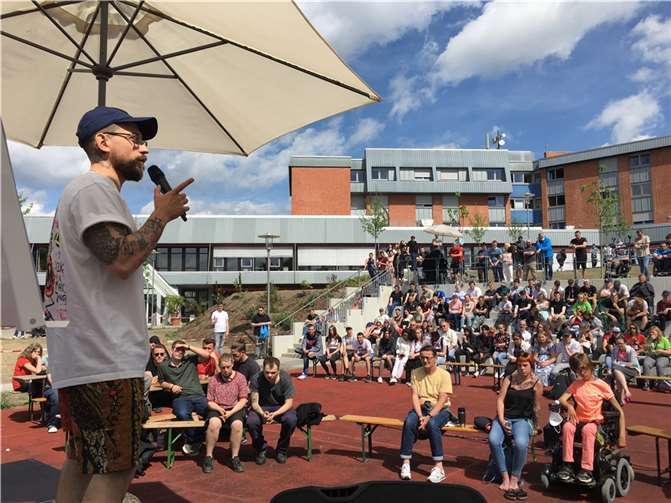 Dominik Forster war im Berufsbildungswerk Heinrich-Haus (BBW) zu Gast und sprach im Rahmen des Drogenpräventionstags der Berufsbildenden Schule. Foto: privat
