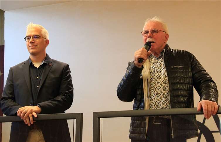 Dominik Gieler (li.) und Alfred Sebastian bei der Begrüßung zum Auftakt der Info-Messe in Dernau.  Fotos: GS