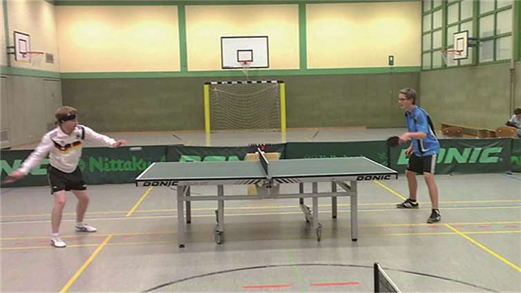 Dominik Schmitt spielt sich gegen Harald Giffels ein.privat