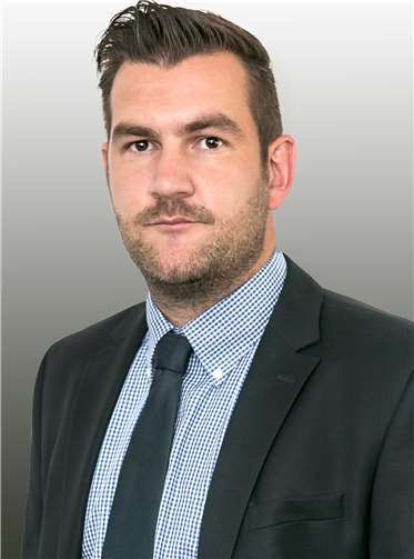 Dominik Schmitz kandidiert für das Amt des Bürgermeisters in Kempenich. Privat