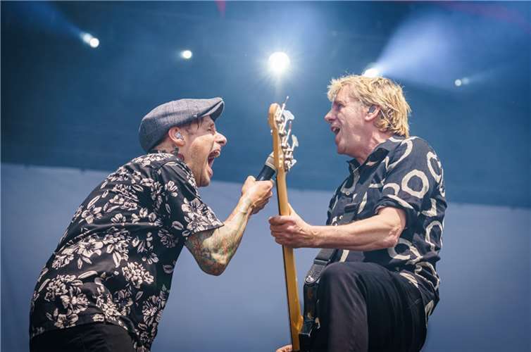 Fotogalerie: Das war Rock am Ring 2022 Donots (mit Toten Hosen). Foto: Axel Live Pictures