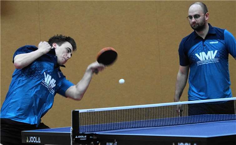 Doppel Lukas Kalt (l.) / Jan Hillesheim läutete den 10:0-Kantersieg ein. Foto: M. Schreiber