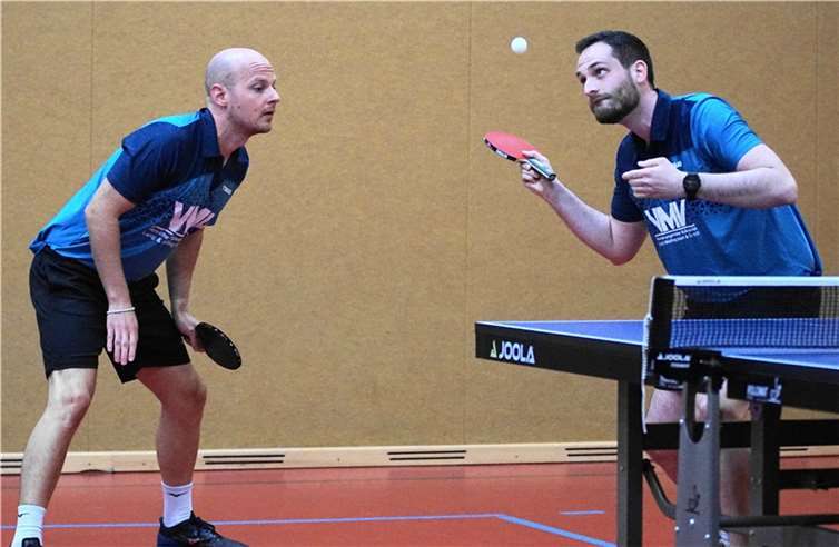 Doppel Steven Schneider (l.)/Philipp Linden zeigte Nervenstärke und sorgte für den Siegpunkt.  Foto: M. Schreiber