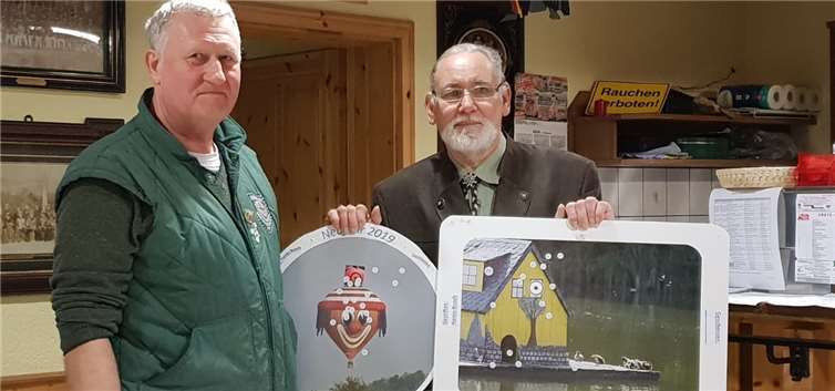 Doppelgewinner Karl-Heinz Kaczun (r.) bei der Siegerehrung durch den 2. Vorsitzenden Wolfgang Druschke. Foto: privat