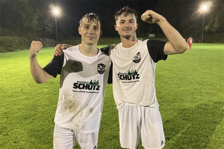 Doppeltorschütze Nico Marx und Lukas Pförtner, der das wichtige 1:0 mit einem „Sonntagsschuss“ erzielte.