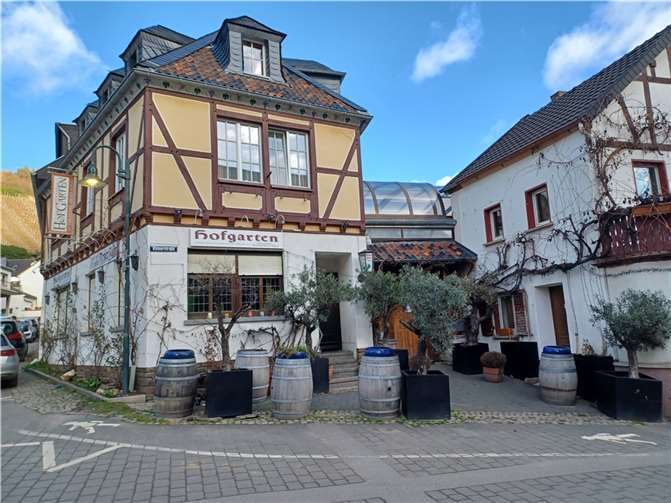 Dorfschänke und Hofgarten-Restaurant haben wieder geöffnet.  Foto: WITE