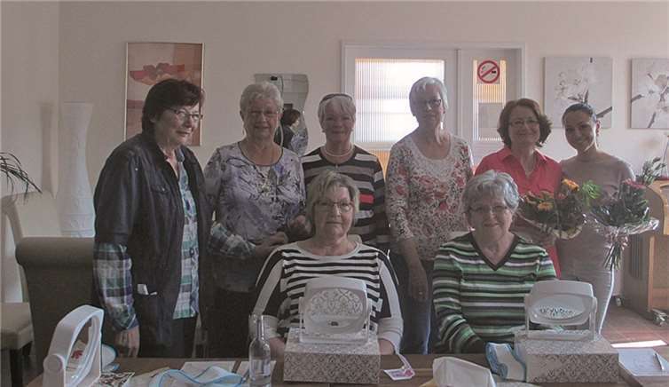 Doris Werr, Kosmetikerin und Stil- und Farbexpertin und Katharina Schisch, Visagistin, hatten in Zusammenarbeit mit Super 60 zu einem Schminkkurs ins Mehrgenerationenhaus (MGH) eingeladen. privat