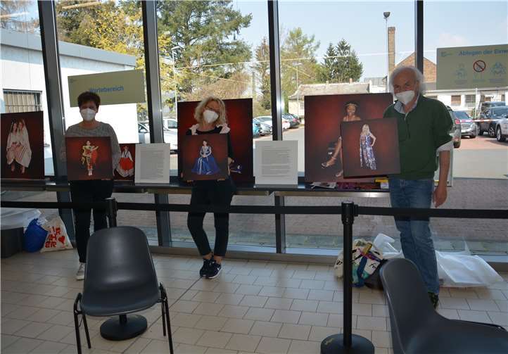 Doris Weyand, Dorothee Milles-Ostermann und Matthias Frey im Impfzentrum Lahnstein. Foto: Rhein-Lahn-Kreis