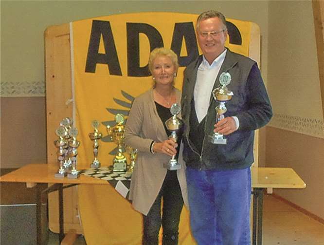 Dorothee und Walter Butter freuen sich über ihren Sieg. privat
