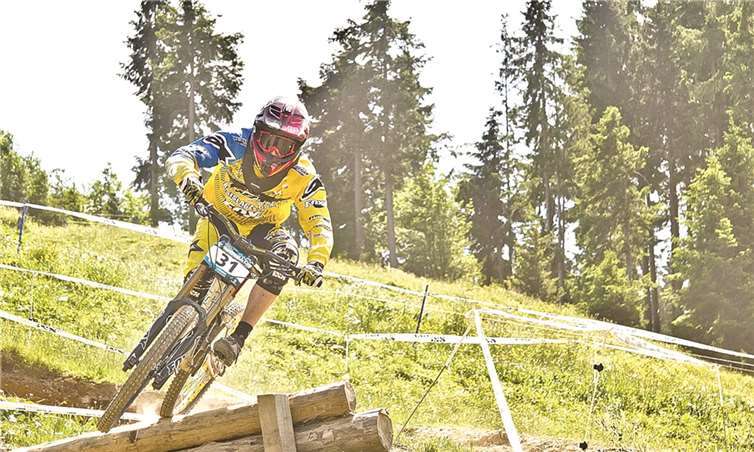 Downhillfahrer Jacques Bouvet in Aktion. privat