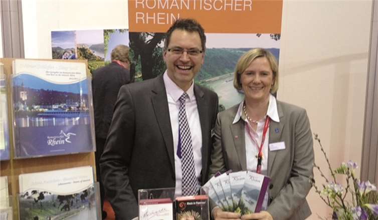 Dr. Achim Schloemer, Geschäftsführer der Rheinland-Pfalz-Tourismus GmbH, und Benita Roos von der Neuwieder Tourist-Information auf der ITB.Privat