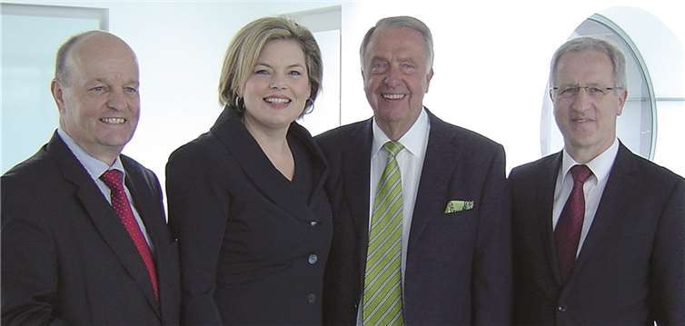 Dr. Adolf Weiland (li), Julia Klöckner und Josef Dötsch (re) im Gespräch mit Bernd Neumann.privat