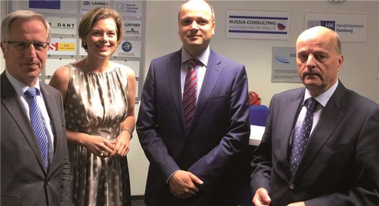 Dr. Albrecht Bochow (2.v.r.), Regionalbevollmächtigter der AHK in Russland, traf sich in St. Petersburg mit den Landtagsabgeordneten Julia Klöckner, Josef Dötsch (l.) und Dr. Adolf Weiland (r.) privat