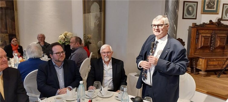 Dr. Alexander Saftig, Vorsitzender Förderkreis Abtei Sayn e.V., eröffnete pünktlich um 17:30 Uhr die Mitgliederversammlung im Anschluss an die Adventsfeier.  Foto: Günther Bomm