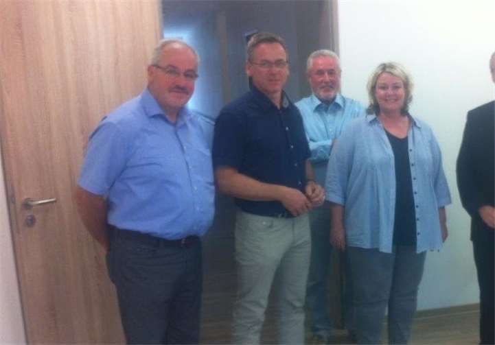 Dr. Alexander Saftig (ganz rechts) war sehr begeistert von dem Seniorenzentrum. privat