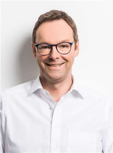 Dr. Alexander Wilhelm.