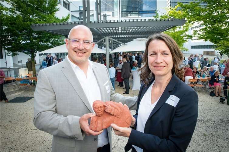 Ahrtal: Cornelia Weigand erhält Bonner Medienpreis Dr. Andreas Archut und Cornelia Weigand. Foto: Benjamin Westhoff/BMC