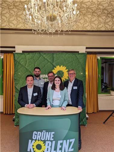 Dr. Andreas Lukas (künftiger Baudezernent) Christopher Bündgen (Vorsitzender Grüne Koblenz) Wolfgang Treis (Präsident SGD Nord) Kim Theisen (Vorsitzende Grüne Koblenz/Listenplatz 1) Dr. Ulrich Kleemann (Stellv. Fraktionsvorsitzende Ratsfraktion der Grünen/Listenplatz).  Foto: Fynn Ladda