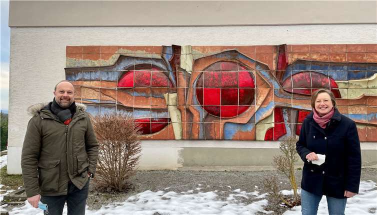 Dr. Andreas Rath begrüßte die Landtagskandidatin Karin Küsel vor der Oberwaldhalle in Hillscheid.Foto: privat