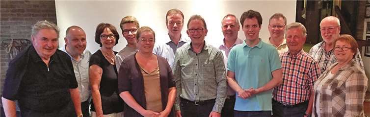 Das Gesundheitssystem den nächsten Generationen anpassen Dr. Anja Meurer und Dr. Joachim Courtial stellten beim gemeinsamen Treffen die Erfahrungen und Neuerungen des hausärztlichen Notrufdienstes in den Mittelpunkt. privat