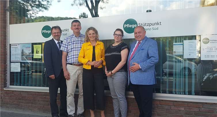 Dr. Anna Köbberling, MdL (Mitte) und ihre Mitarbeiterin Ksenia Stahle waren im Pflegestützpunkt Süd in der Goldgrube zu Gast.Foto: privat