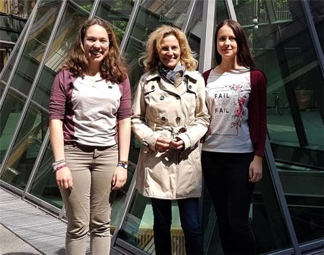 Dr. Anna Köbberling, Mitte, hatte junge Frauen und Mädchen zum Girls‘Day nach Mainz eingeladen, darunter auch Nina Nell aus Koblenz (re.). privat