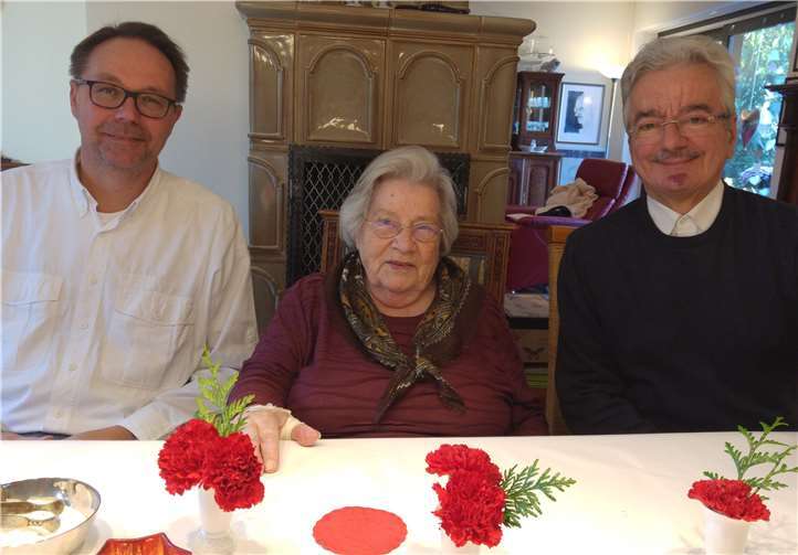 Dr. Axel Friedrich, Jubilarin Anni Linke, Bernd Lang (v.l.). Foto: SPD Sinzig