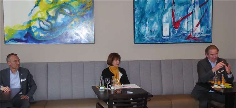 Dr. Bernd Greulich, Dagmar Lorenz und Christian Dübner (v.l.n.r.) informieren über aktuelle Lage der Hotelbranche. Fotos: RU