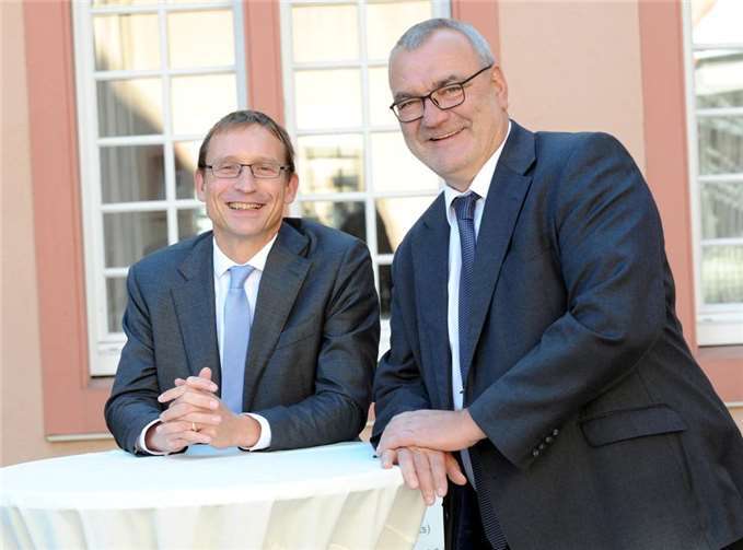 Dr. Bernd Vogler (li.), Dietmar Muscheid. AOK