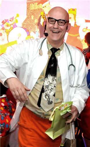 Dr. Blasi alias Werner Blasweiler aus Mayen strapazierte allzuoft die Lachmuskeln des Publikums. Fotos: Bernd Schmitz