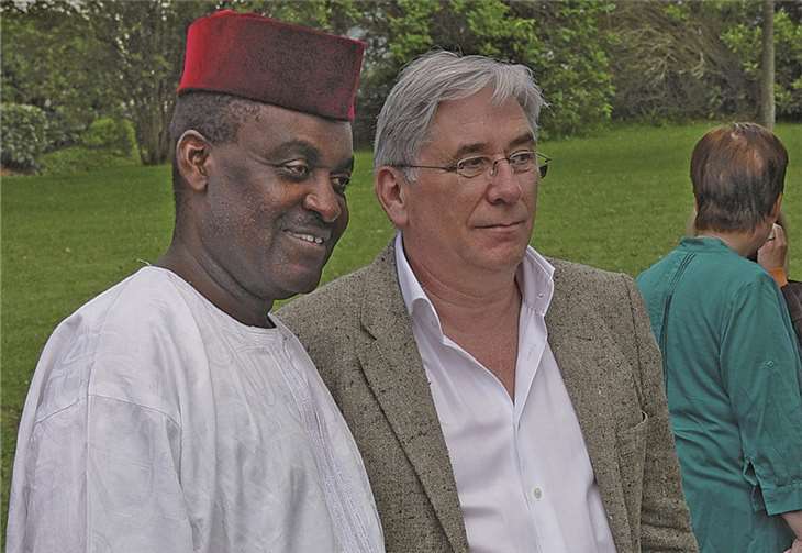 Dr. Boniface Fogwe aus Kamerun trifft auf seinen deutschen Kollegen Harald Blum, Allgemeinmediziner in Anhausen. privat