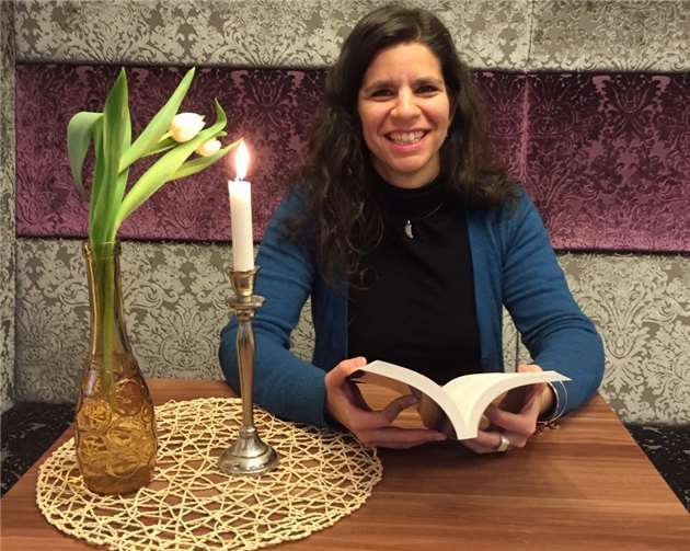 Dr. Carolin Gilbaya aus Cochem, liest am Freitag, 23. März im Museum in Karden. privat