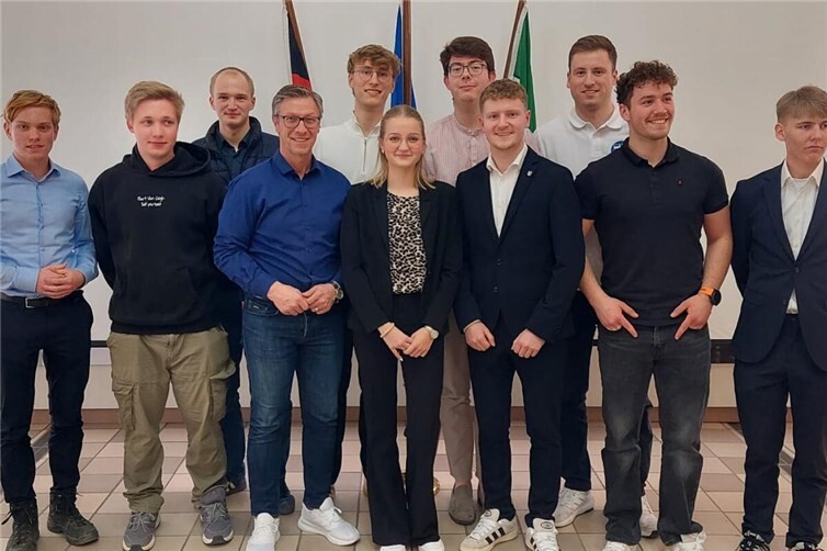 Dr. Christis Katzidis (4.v.r.) und die Junge Union