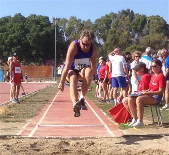 Dr. Dieter Berger beim Weitsprung.privat