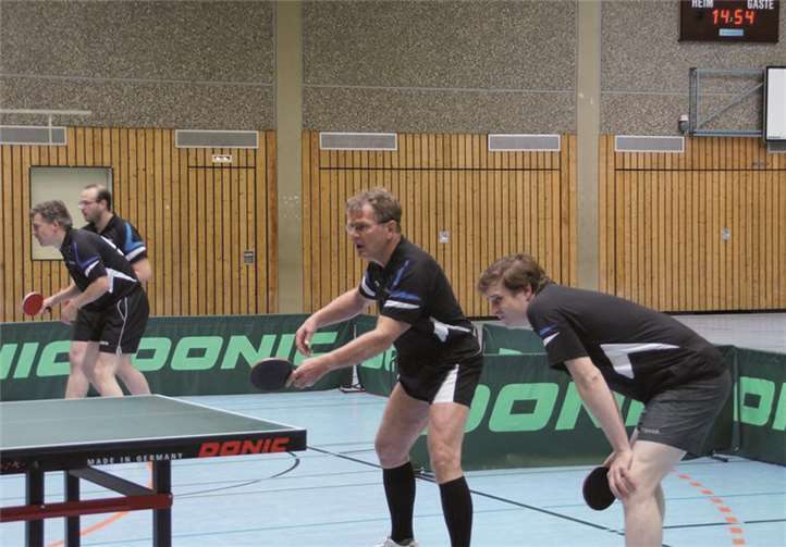 Dr. Dieter Berger und Stephan Scharrenbroich (vorne) gewannen ihr Doppel mit 3:1. privat