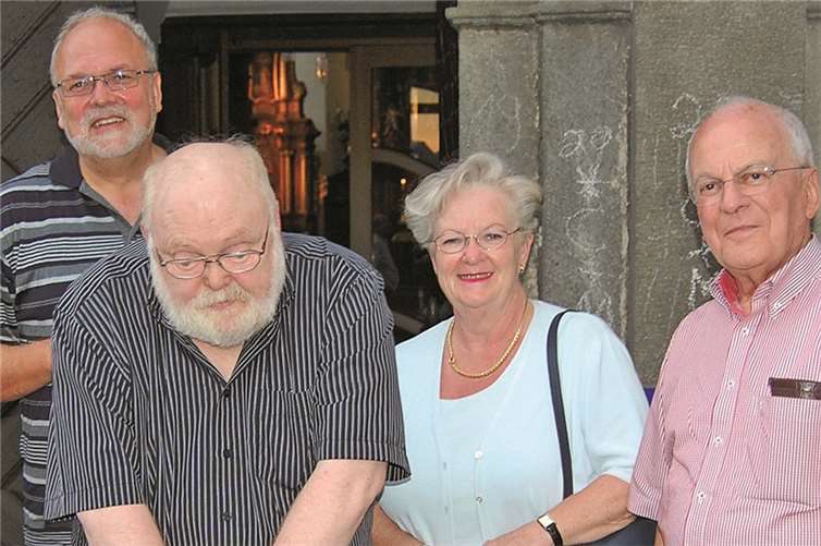 Dr. Dirk Pollerbergs Schwester Gisela mit Ehemann (r.) war nach 42 Jahren im Ausland eigens angereist, um das Orgel-Konzert ihres Bruders zu hören.FA