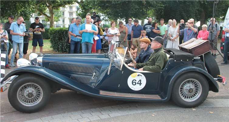 Dr. Dr. Norbert Rybczynski und Benedict Rybczynski gingen mit ihrem „Panther J72“ Baujahr 1980, an den Start.