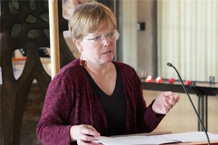 Dr. Esther Abel, wissenschaftliche Dokumentarin der Gedenkstätte Hadamar, berichtete über die grausame Geschichte des Ortes, der zur Zeit der Nationalsozialisten eine von vielen Tötungsanstalten war.