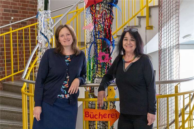 Dr. Eva Polch (links) und Petra Klein (rechts) koordinieren das innovative Bildungsprojekt in Sinzig. Foto: Jessica Janssen