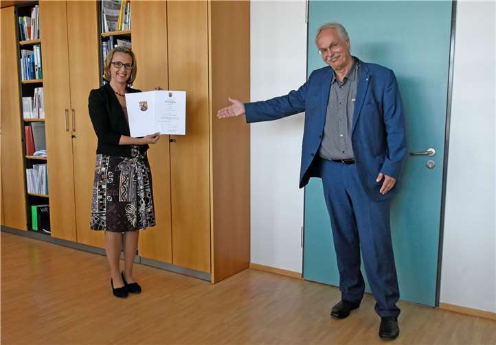 Dr. Fabienne Köller-Marek und Prof. Dr. Kristian Bosselmann-Cyran bei der Ernennung.Foto: Hochschule Koblenz