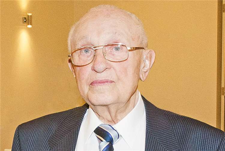 Dr. Georg Klinkhammer an seinem 90. Geburtstag.Fotos: Kreisverwaltung MYK