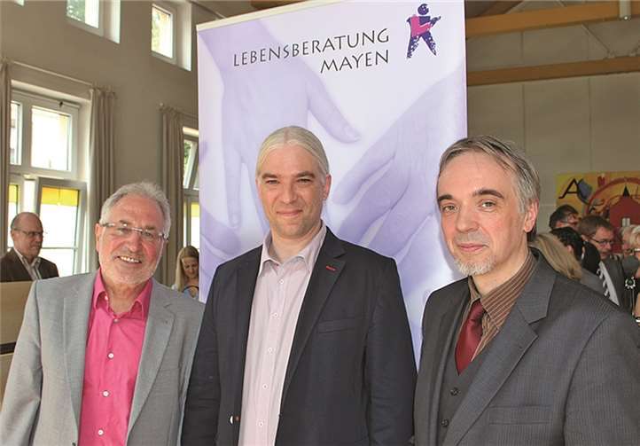 Dr. Gerd Jager (li.) mit seinem Nachfolger Arnd Görres und Dr. Andreas Zimmer (re.)