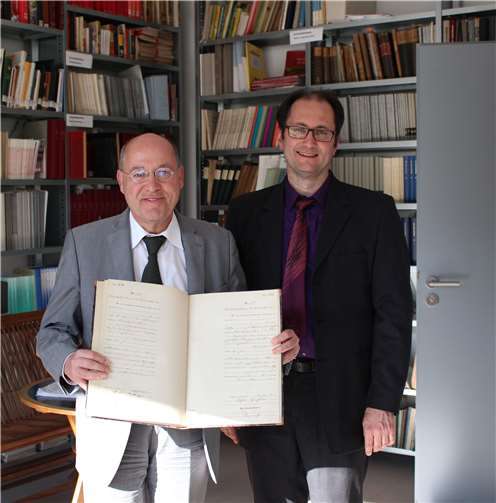 Dr. Gregor Gysi recherchierte mit Unterstützung von Bernd Geil im Lahnsteiner Stadtarchiv. Alinas Hillesheim/Stadtverwaltung Lahnstein