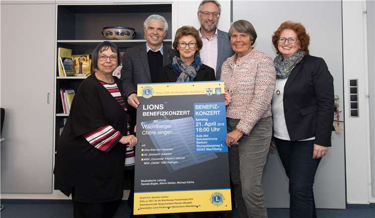 Dr. Gudrun Mieth-Leichsenring, Vizepräsident Karl-Heinz Stöhr, Bürgermeisterin und Schirmherrin Renate Offergeld, der Vorsitzende der Chorgemeinschaft Fritzdorf-Oedingen Hans-Josef Seidel, Clubmaster Christiane Schubert und Vorsitzende der Eintracht Adendorf Marlies Frech stellten das Programm vor.  CEW