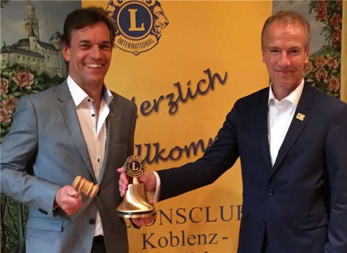 Dr. Hans-Christoph Göbel, neuer Präsident, und RA Tim Schwarzburg, scheidender Präsident. Foto: LF D. Schöning