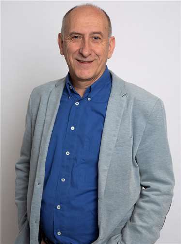 Dr. Hans-Georg Hansen steht Interessierten in einer telefonischen Bürgersprechstunde Rede und Antwort. Foto: privat