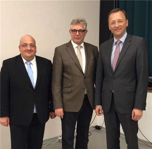 Dr. Helmut Rönz, Bernd Bruckner und Josef Oster freuten sich über eine harmonische Mitgliederversammlung. Privat