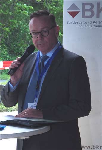 Dr. Hendrik Huppert bei seiner Ansprache.