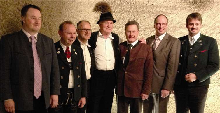 Dr. Herbert Lackner, OB Bad Reichenhall, Landrat BGL Georg Grabner, Regisseur Clemens Keiffenheim, Volksmusikant Wasti Irlinger, Bürgermeister Hans Eschlberger, Ainring, Bürgermeister Arnold Hoffmann, Adenau, Bezirksrat Georg Wetzelsberger, Oberbayern (v.l.). Privat