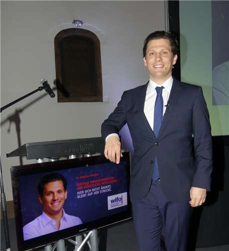 Dr. Hubertus Porschen referierte detailliert über die Dringlichkeit der Unternehmensdigitalisierung.